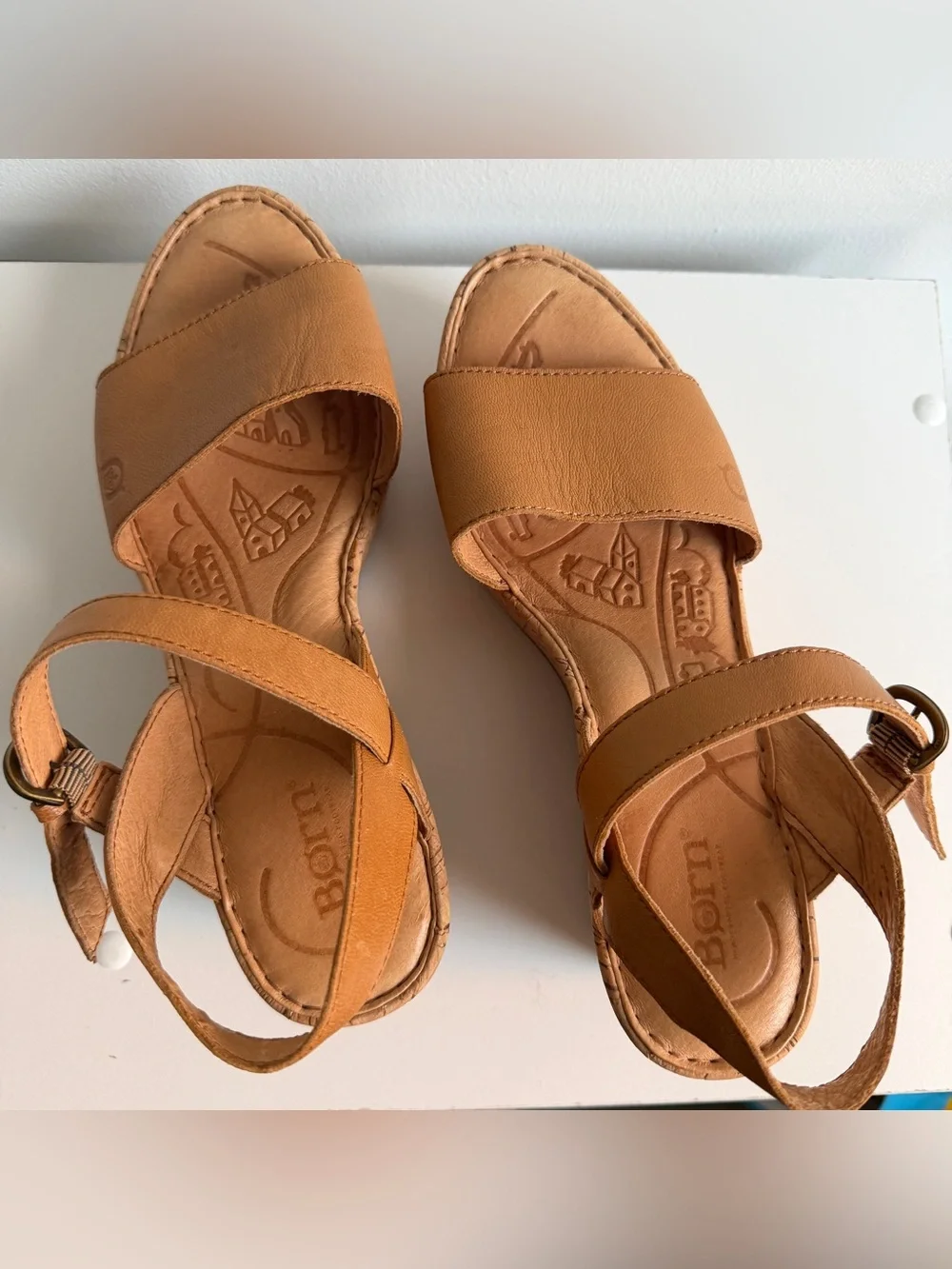 Like new Born Tan Leather Cork Wedge Sandals sz 8